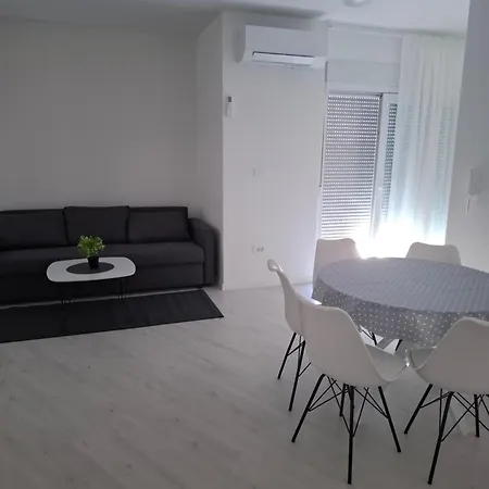 Monami Charlie Vodice