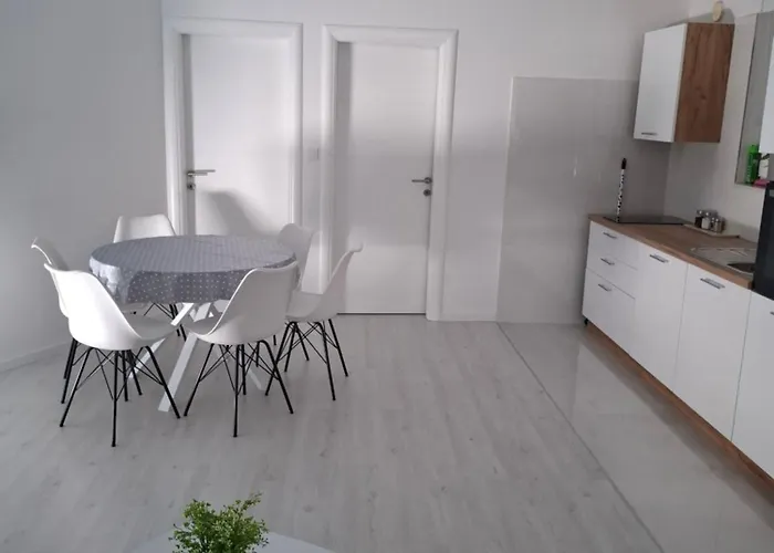 Monami Charlie * Βόντιτσε