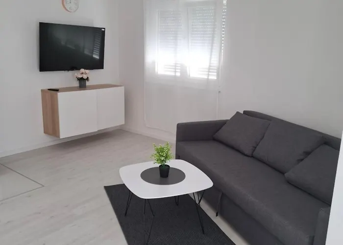 Monami Charlie Apartman *